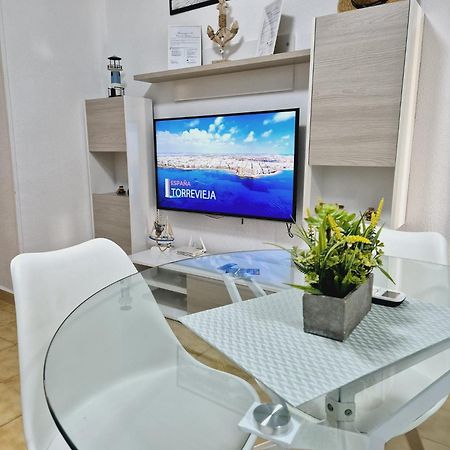 La Casa De Veronica - Serene Apartment With Shared Pool, Steps From The Beach Torrevieja Exterior foto