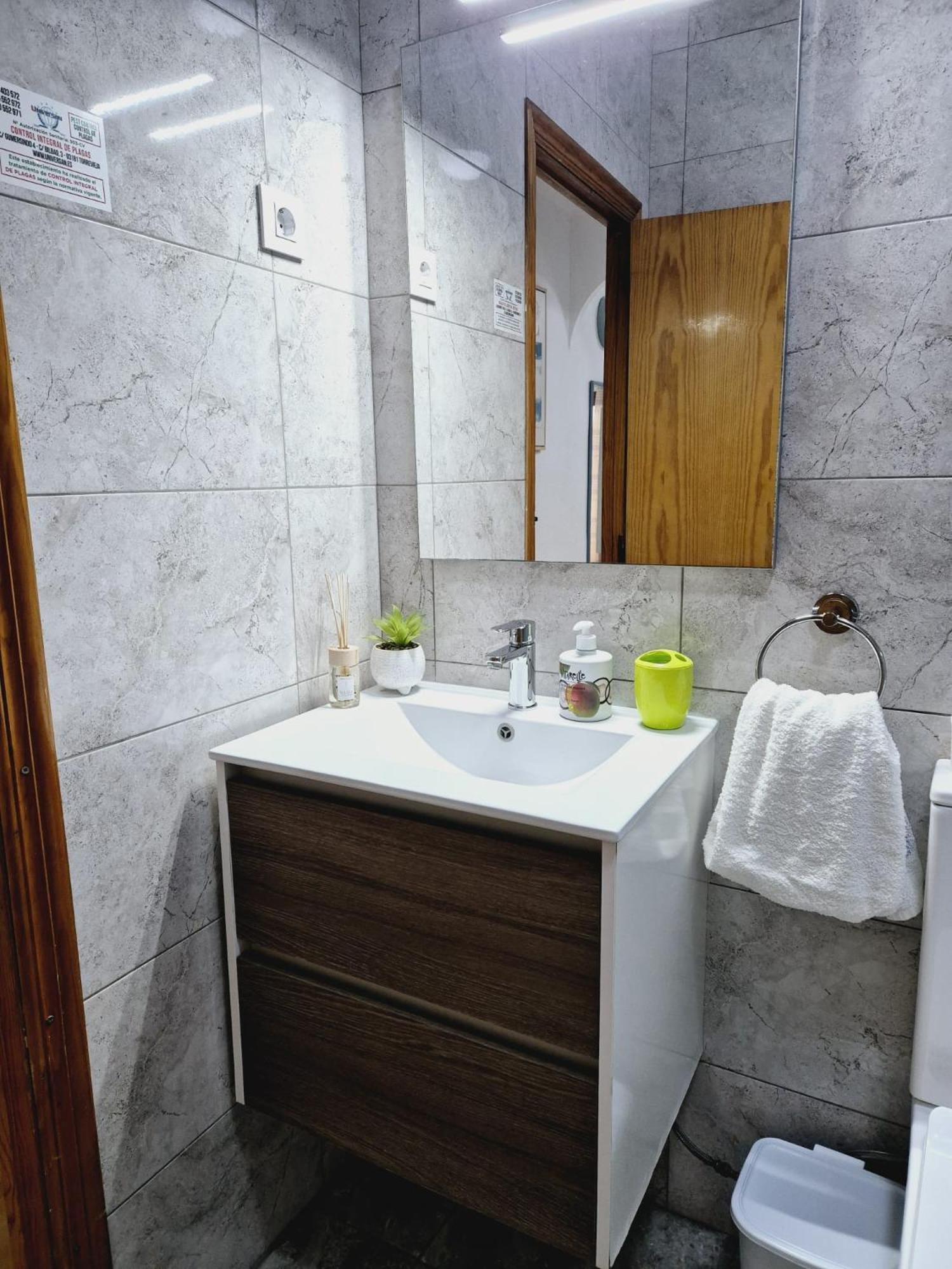 La Casa De Veronica - Serene Apartment With Shared Pool, Steps From The Beach Torrevieja Exterior foto