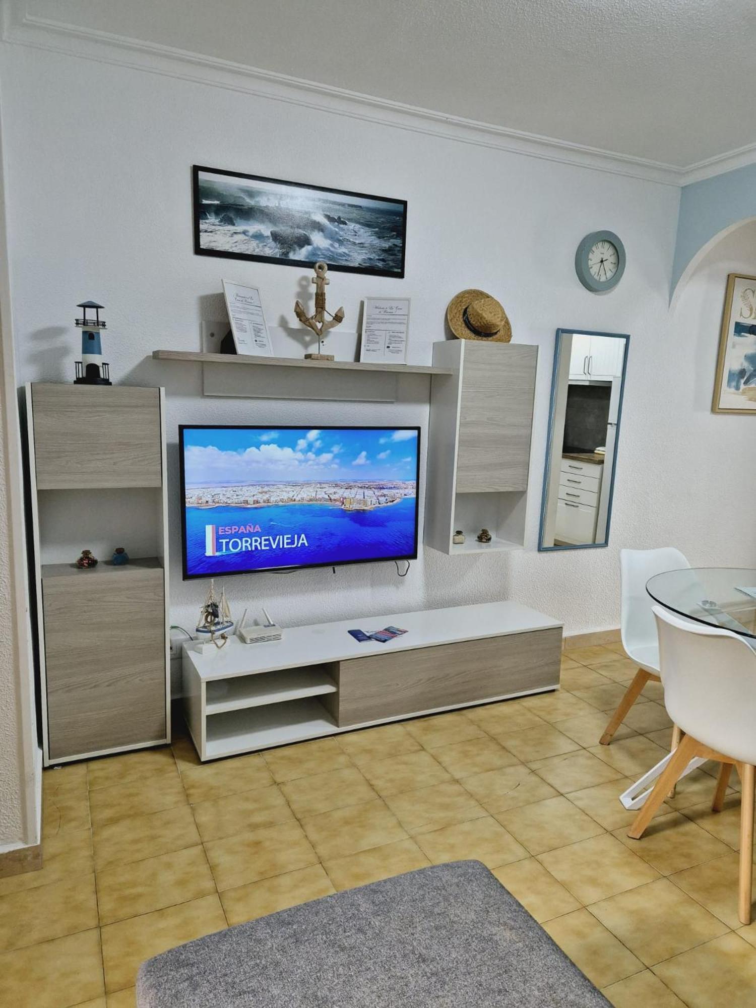 La Casa De Veronica - Serene Apartment With Shared Pool, Steps From The Beach Torrevieja Exterior foto